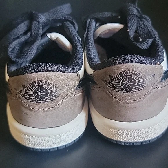 Nike Kids Black and White Sneakers - Picture 3 of 5